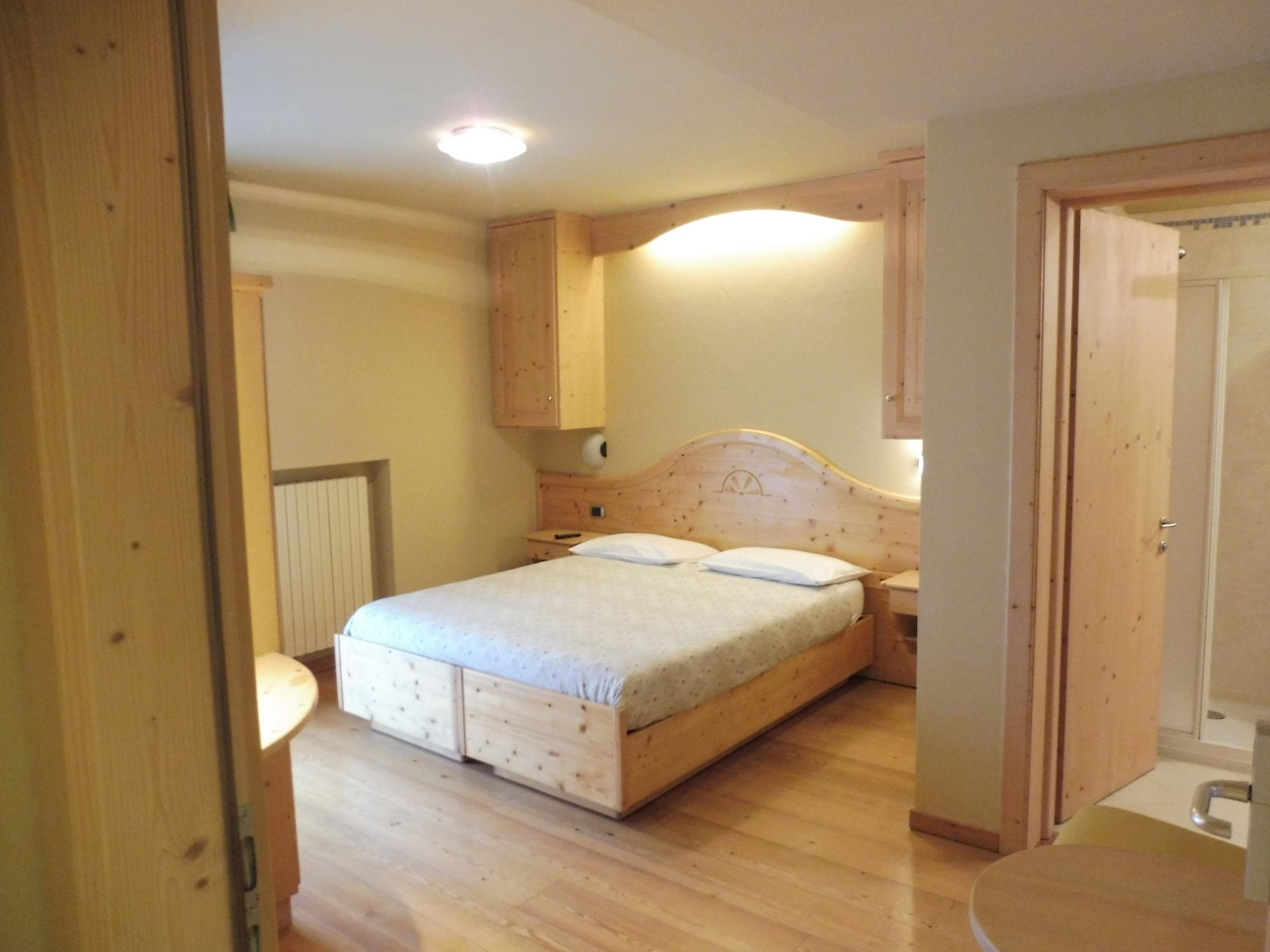 Hotel Valeria リヴィーニョ エクステリア 写真