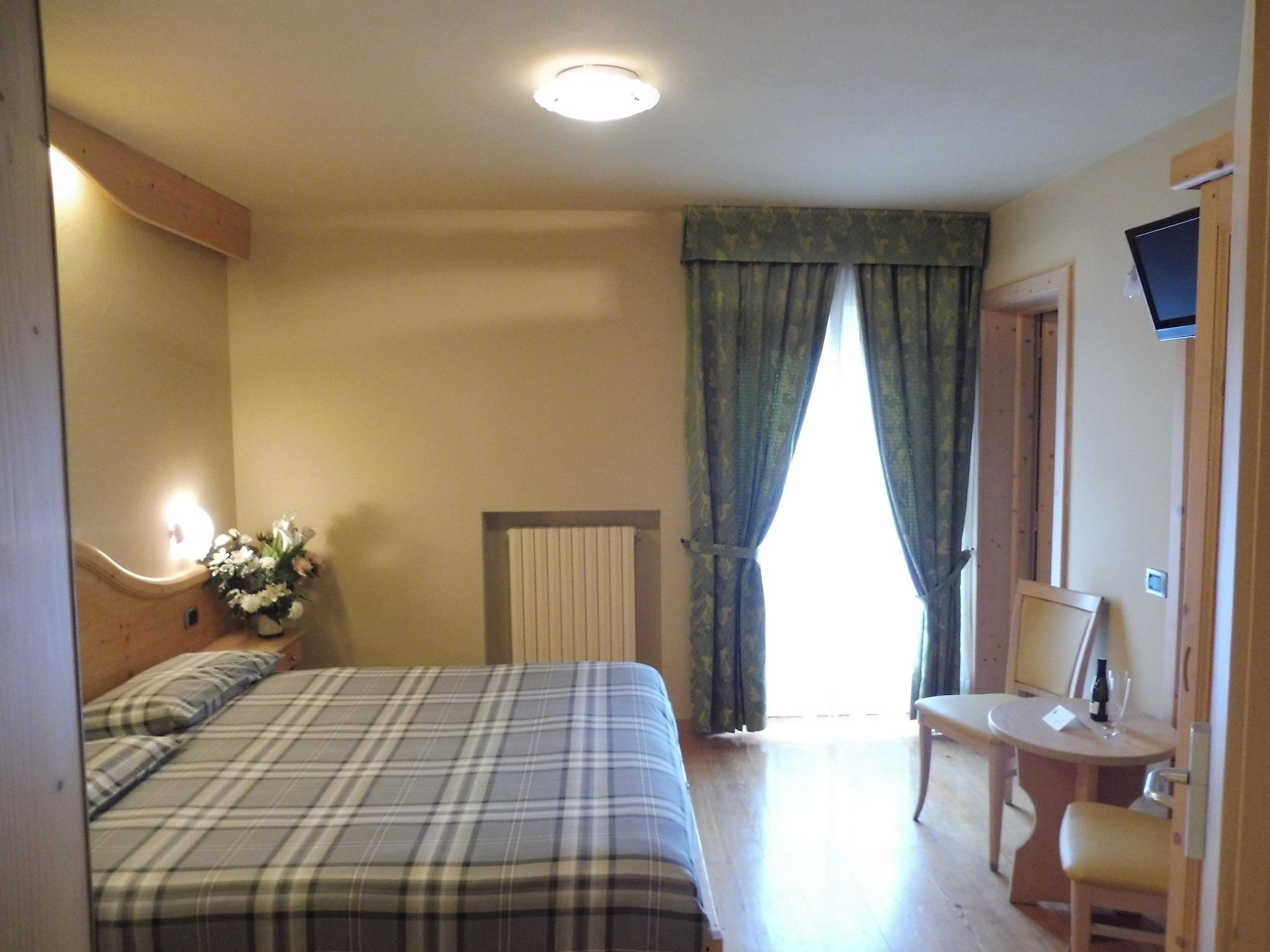 Hotel Valeria リヴィーニョ エクステリア 写真