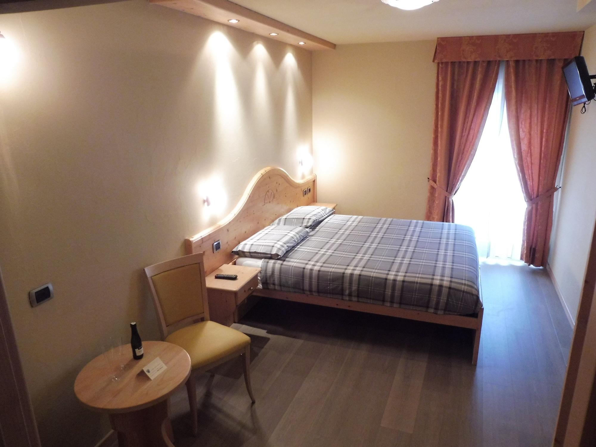 Hotel Valeria リヴィーニョ エクステリア 写真
