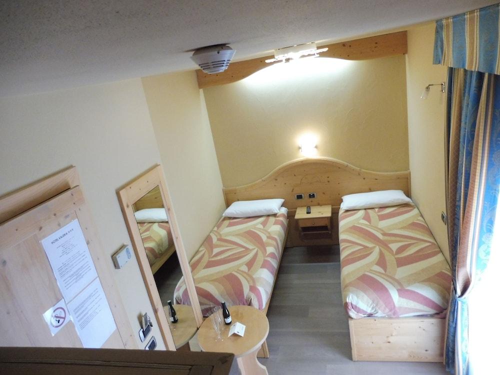 Hotel Valeria リヴィーニョ エクステリア 写真