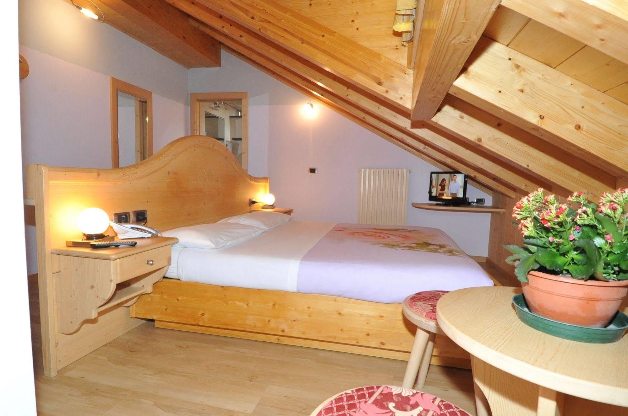 Hotel Valeria リヴィーニョ エクステリア 写真