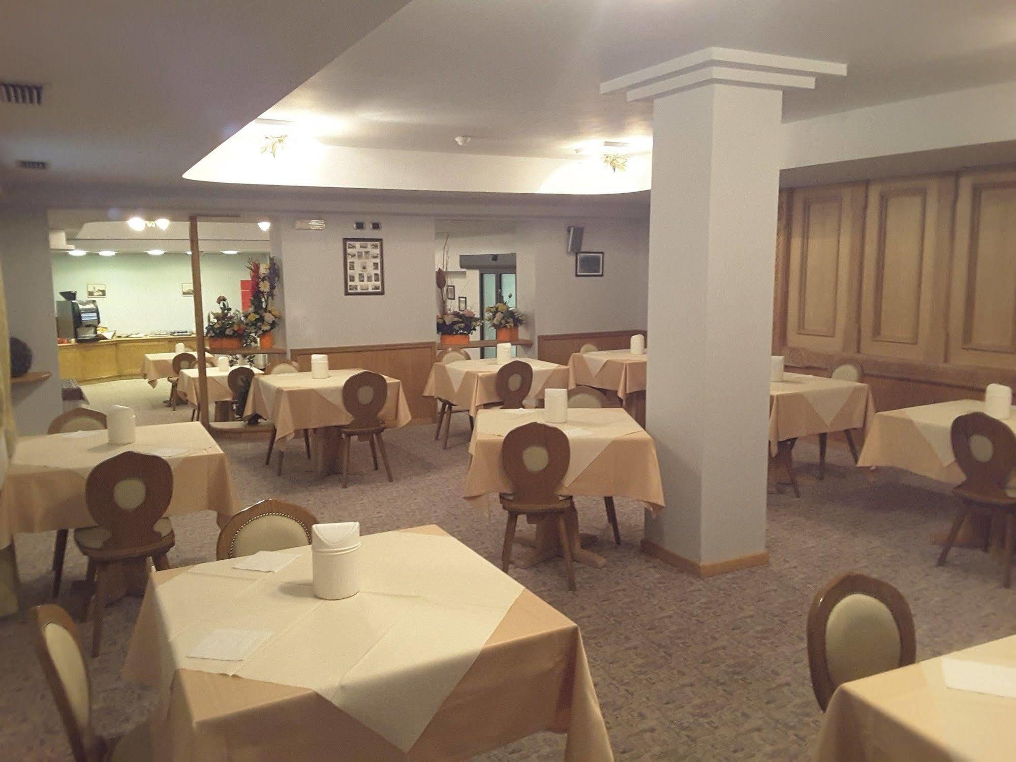 Hotel Valeria リヴィーニョ エクステリア 写真