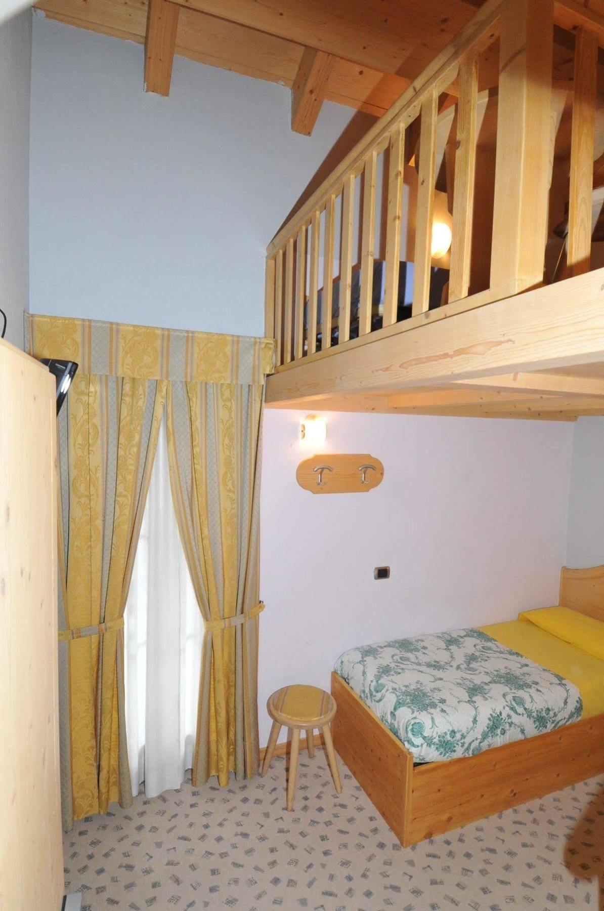 Hotel Valeria リヴィーニョ エクステリア 写真