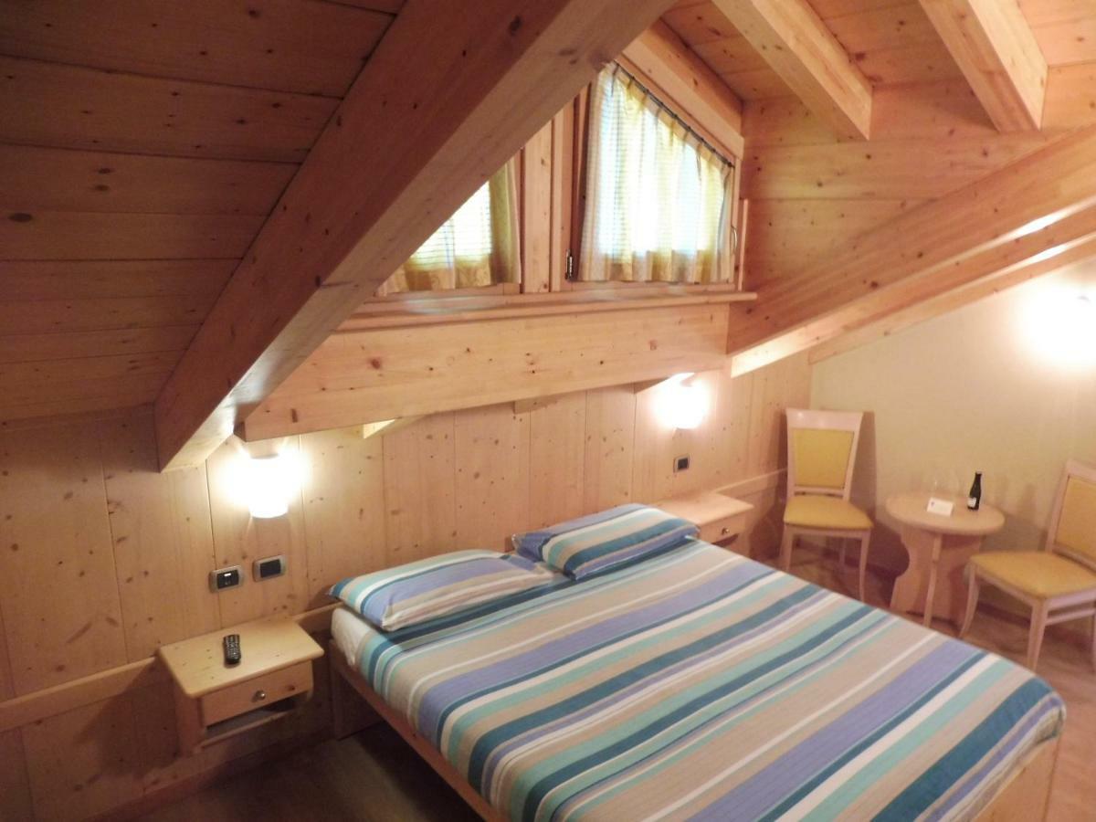 Hotel Valeria リヴィーニョ エクステリア 写真